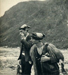 GM035: Two shepherds in Theth (Photo: Giuseppe Massani, 1940).