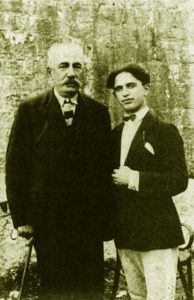 Bajram Curri (majtas) dhe Beqir Valteri (i cili i bëri atentat Zogut më 1924)
