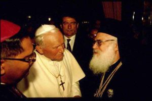 Papa takon kleriket e t besimeve te tjera ne Shqiperi