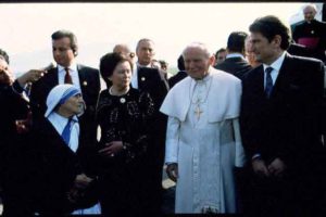 Papa Gjon Pali II gjate vizites ne Shqiperi