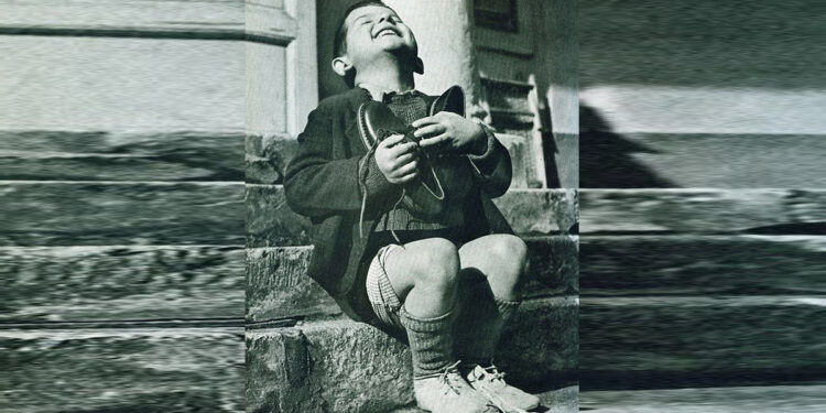 Hans Werfel, 6-vjeçari austriak, “Fëmija që i lumturohet këpucëve të reja”